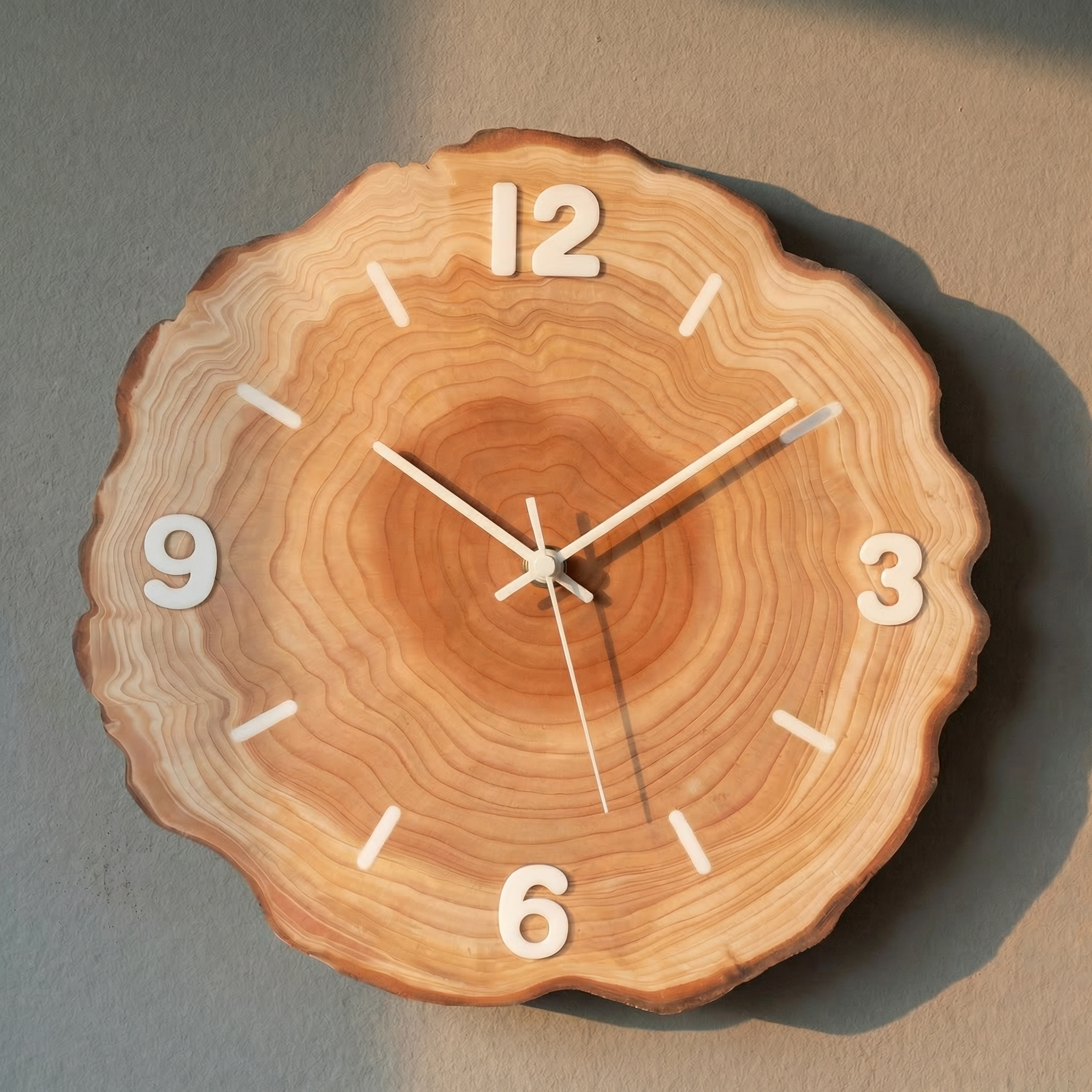 Horloge murale silencieuse effet bois – design naturel