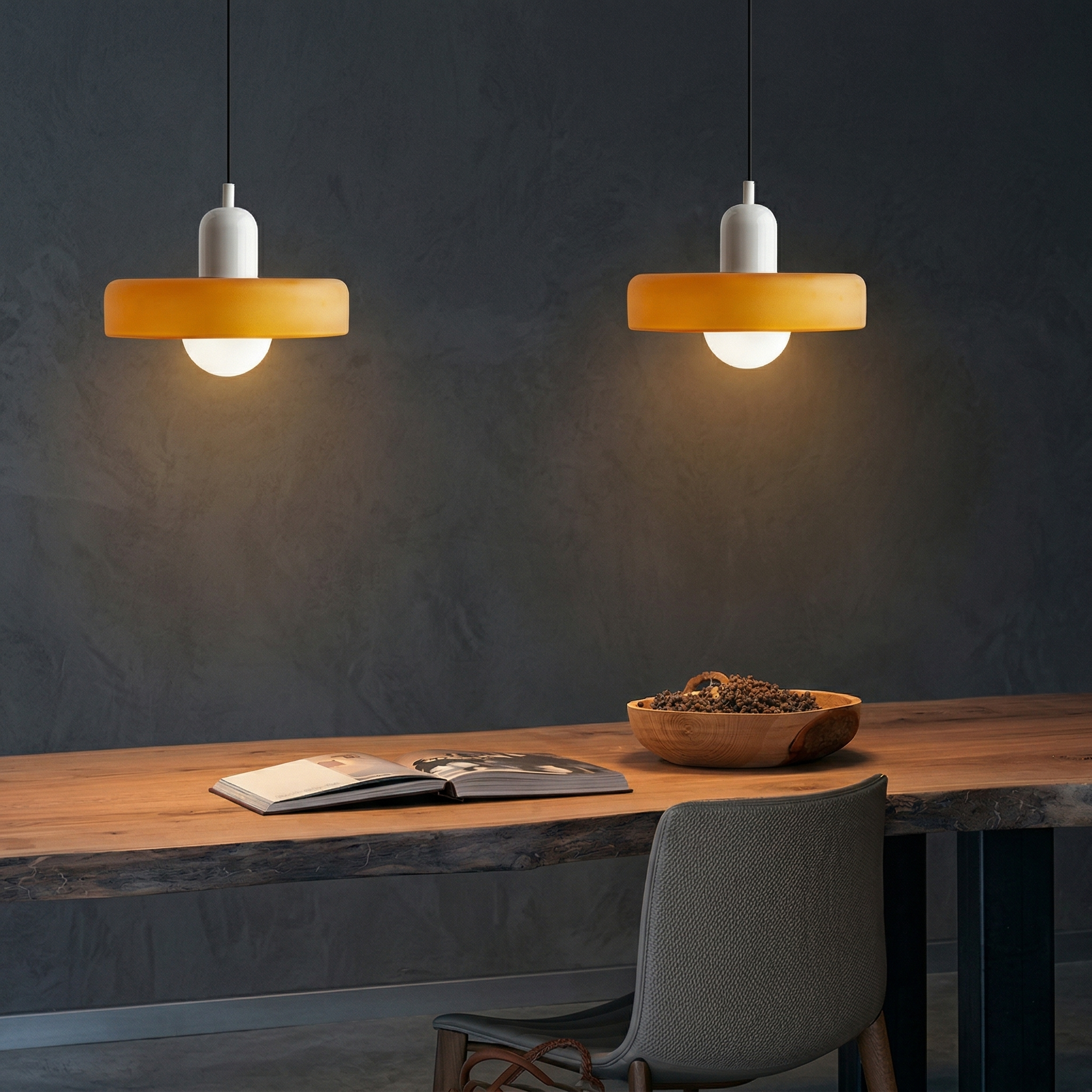 Suspension Bauhaus en verre coloré