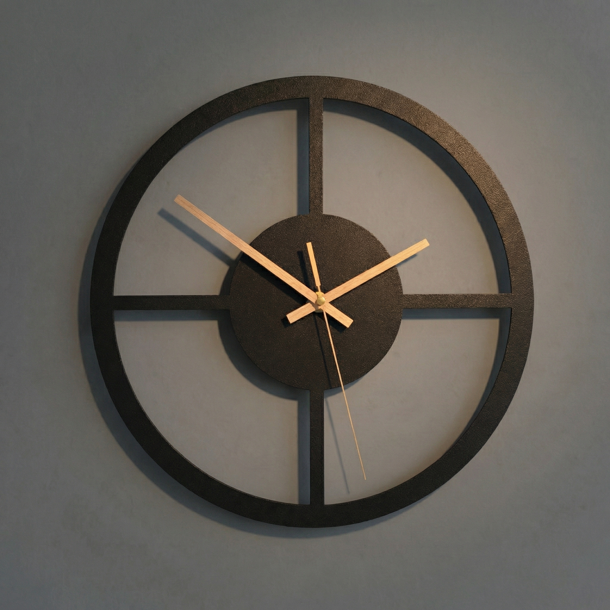 Horloge murale silencieuse Anniviers – design géométrique moderne
